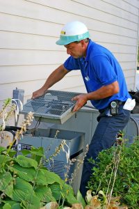 HVAC-technician-working-on-an-outdoor-AC-unit